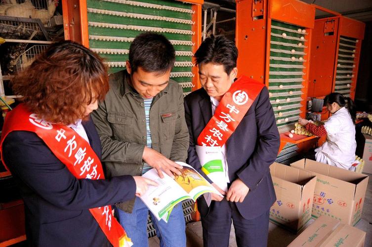 金融活水润田间——合作社老板滕召友接过《怀化市金融产品服务 金融信息服务》